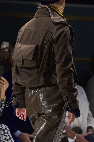 Look 60